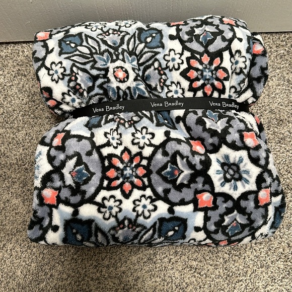 Vera Bradley Throw Blanket- Lisbon Medallion - Picture 2 of 2